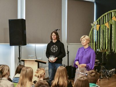 Izglītības zinātnes ministre Anda Čakša apmeklē Kuldīgu.